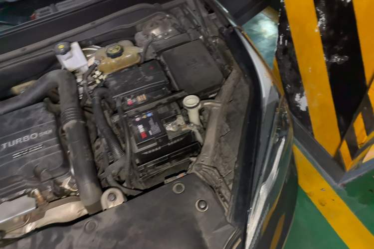 Used Buick Envision 2017 20T Two-Wheel Drive Elite Version Engine Bay Left