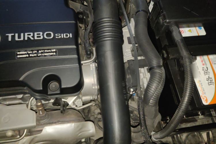 Used Buick Envision 2017 20T Two-Wheel Drive Elite Version Engine Bay Left