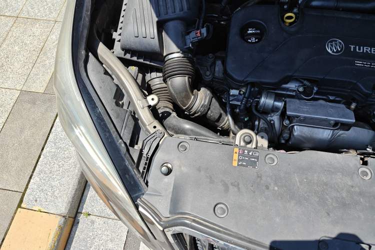 Used Buick Envision 2017 20T Two-Wheel Drive Elite Version Engine Bay Right