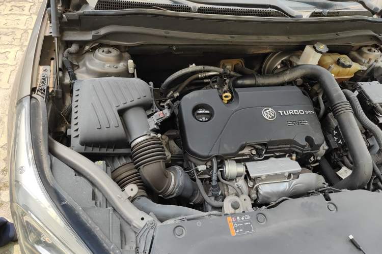 Used Buick Envision 2017 20T Two-Wheel Drive Luxury Model Engine Bay Right