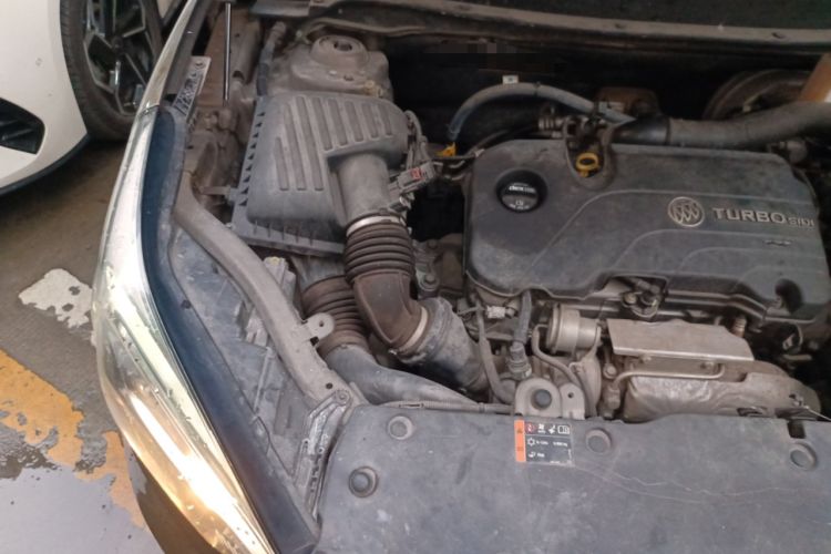 Used Buick Envision 2017 20T Two-Wheel Drive Elite Version Engine Bay Right