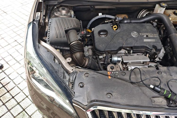 Used Buick Envision 2017 20T Two-Wheel Drive Elite Version Engine Bay Right