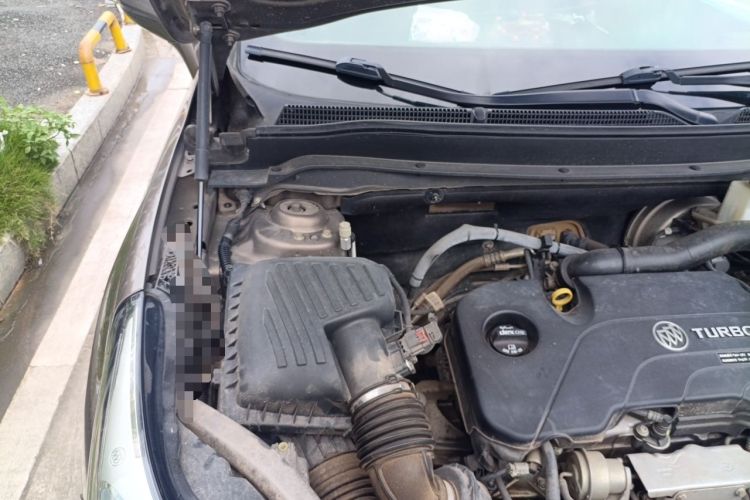 Used Buick Envision 2017 20T Two-Wheel Drive Elite Version Engine Bay Right