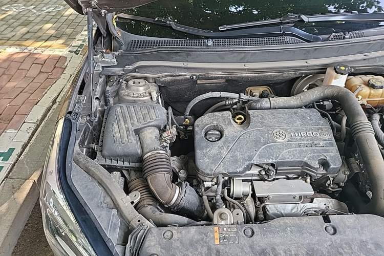 Used Buick Envision 2017 20T Two-Wheel Drive Luxury Model Engine Bay Right