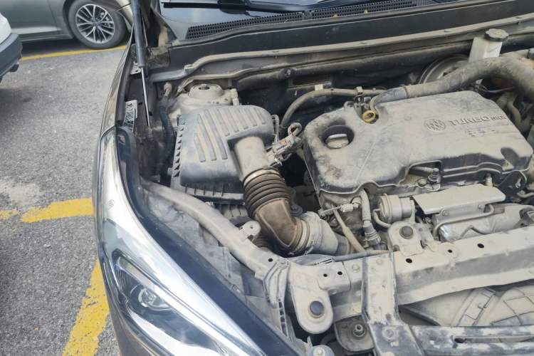 Used Buick Envision 2017 20T Two-Wheel Drive Elite Version Engine Bay Right