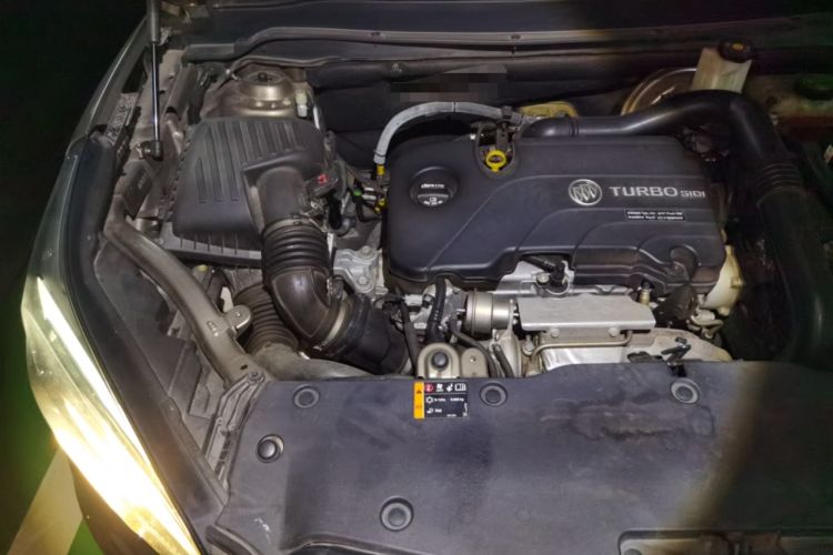 Used Buick Envision 2017 20T Two-Wheel Drive Elite Version Engine Bay Right