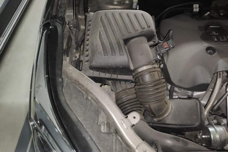Used Buick Envision 2017 28T Four-Wheel Drive Luxury Model Engine Bay Right