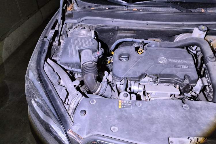 Used Buick Envision 2017 20T Two-Wheel Drive Elite Version Engine Bay Right