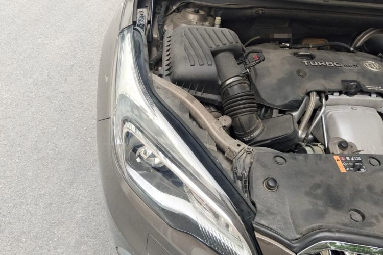Used Buick Envision 2017 28T Four-Wheel Drive Luxury Model Engine Bay Right