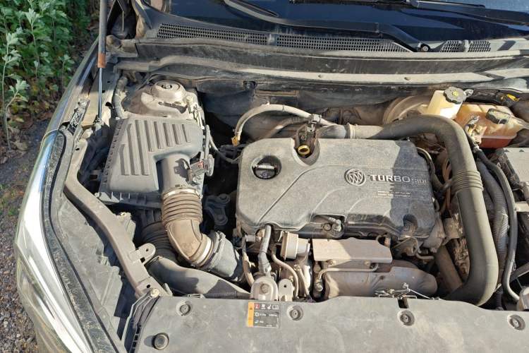 Used Buick Envision 2017 20T Two-Wheel Drive Luxury Model Engine Bay Right