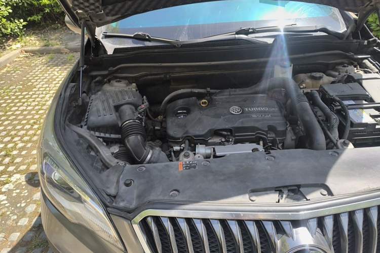 Used Buick Envision 2017 20T Two-Wheel Drive Leading Version Engine Bay Right