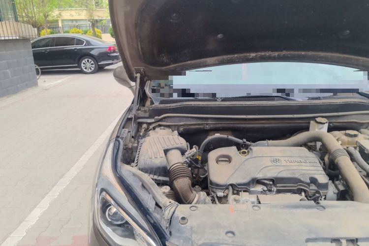 Used Buick Envision 2017 20T Two-Wheel Drive Elite Version Engine Bay Right