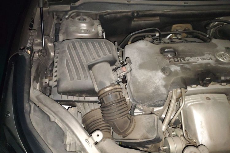 Used Buick Envision 2017 28T Four-Wheel Drive Elite Model Engine Bay Right