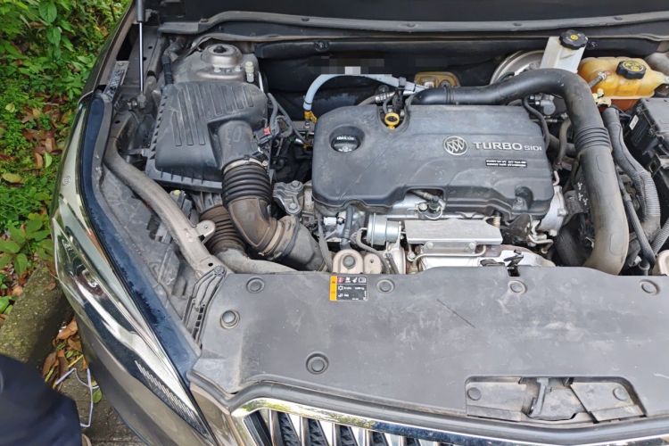 Used Buick Envision 2017 20T Two-Wheel Drive Elite Version Engine Bay Right