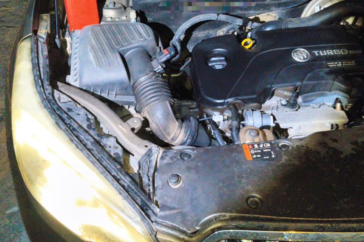 Used Buick Envision 2017 20T Two-Wheel Drive Elite Version Engine Bay Right