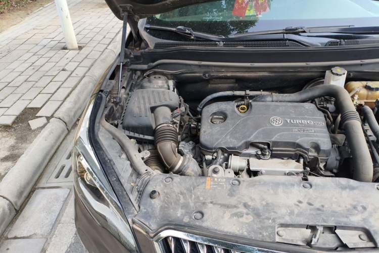 Used Buick Envision 2017 20T Two-Wheel Drive Elite Version Engine Bay Right