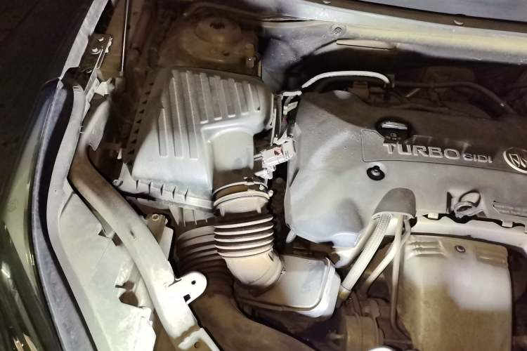 Used Buick Envision 2017 28T Four-Wheel Drive Elite Model Engine Bay Right