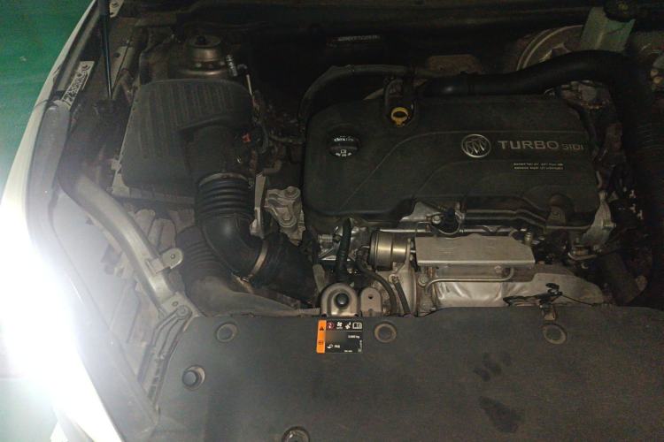 Used Buick Envision 2017 20T Two-Wheel Drive Elite Version Engine Bay Right