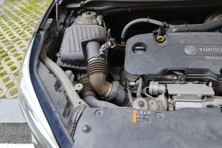 Used Buick Envision 2017 20T Two-Wheel Drive Elite Version Engine Bay Right