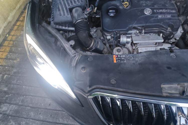 Used Buick Envision 2017 20T Two-Wheel Drive Elite Version Engine Bay Right