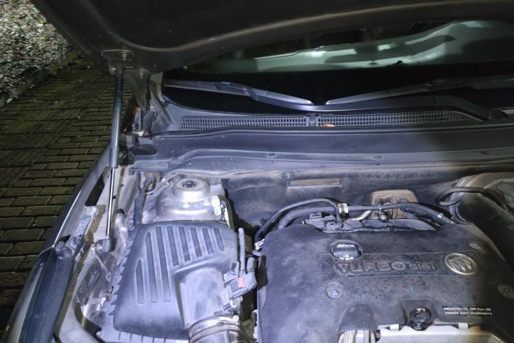 Used Buick Envision 2017 28T Four-Wheel Drive Elite Model Engine Bay Right