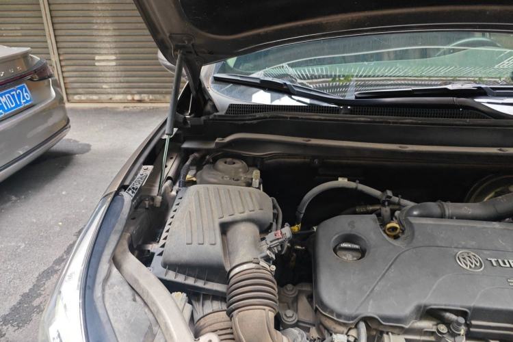Used Buick Envision 2017 20T Two-Wheel Drive Elite Version Engine Bay Right