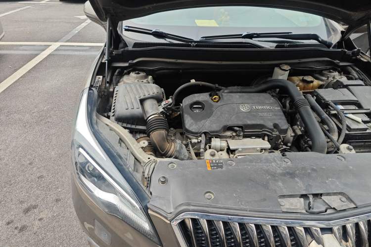 Used Buick Envision 2017 20T Two-Wheel Drive Luxury Model Engine Bay Right
