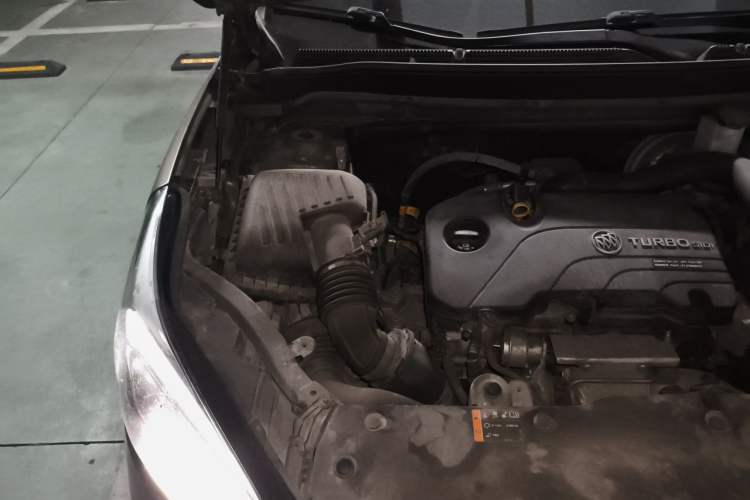Used Buick Envision 2017 20T Two-Wheel Drive Luxury Model Engine Bay Right
