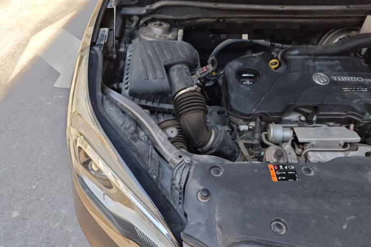 Used Buick Envision 2017 20T Two-Wheel Drive Elite Version Engine Bay Right
