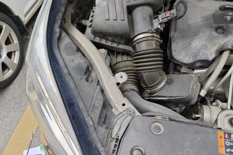 Used Buick Envision 2017 28T Four-Wheel Drive Luxury Model Engine Bay Right