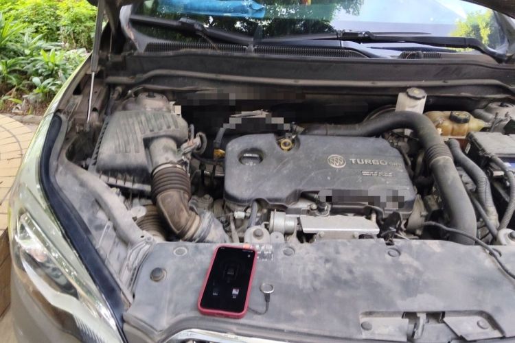 Used Buick Envision 2017 20T Two-Wheel Drive Elite Version Engine Bay Right