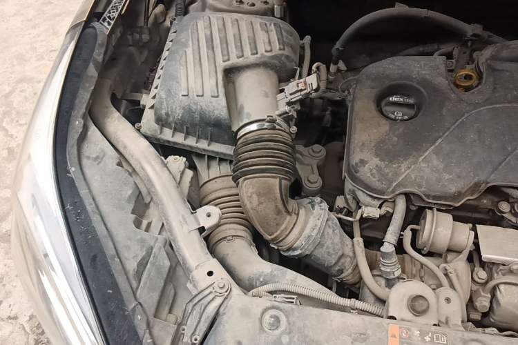 Used Buick Envision 2017 20T Two-Wheel Drive Elite Version Engine Bay Right