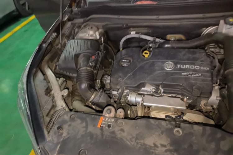 Used Buick Envision 2017 20T Two-Wheel Drive Elite Version Engine Bay Right