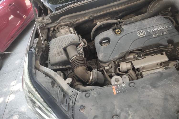 Used Buick Envision 2017 20T Two-Wheel Drive Elite Version Engine Bay Right