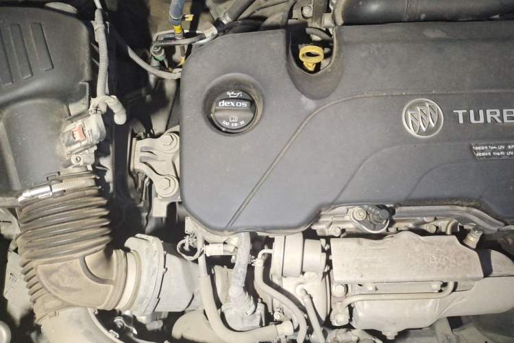 Used Buick Envision 2017 20T Two-Wheel Drive Elite Version Engine Bay Right