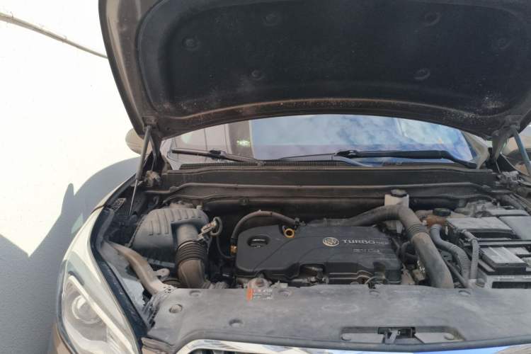 Used Buick Envision 2017 20T Two-Wheel Drive Leading Version Engine Bay Right