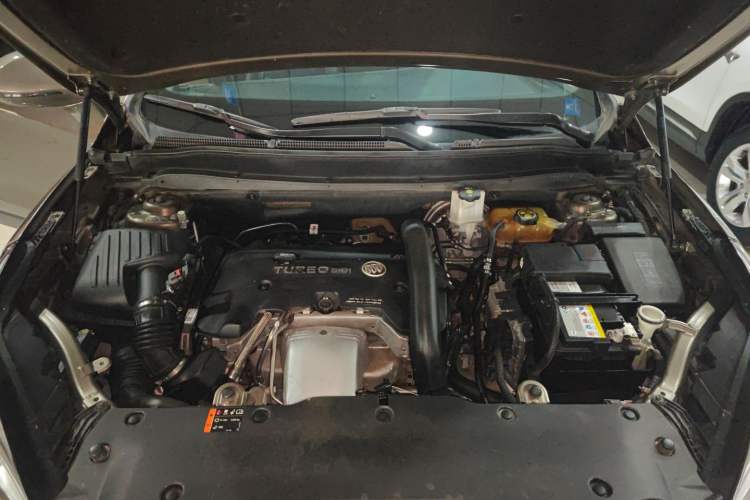 Used Buick Envision 2017 28T Four-Wheel Drive Elite Model Engine Bay