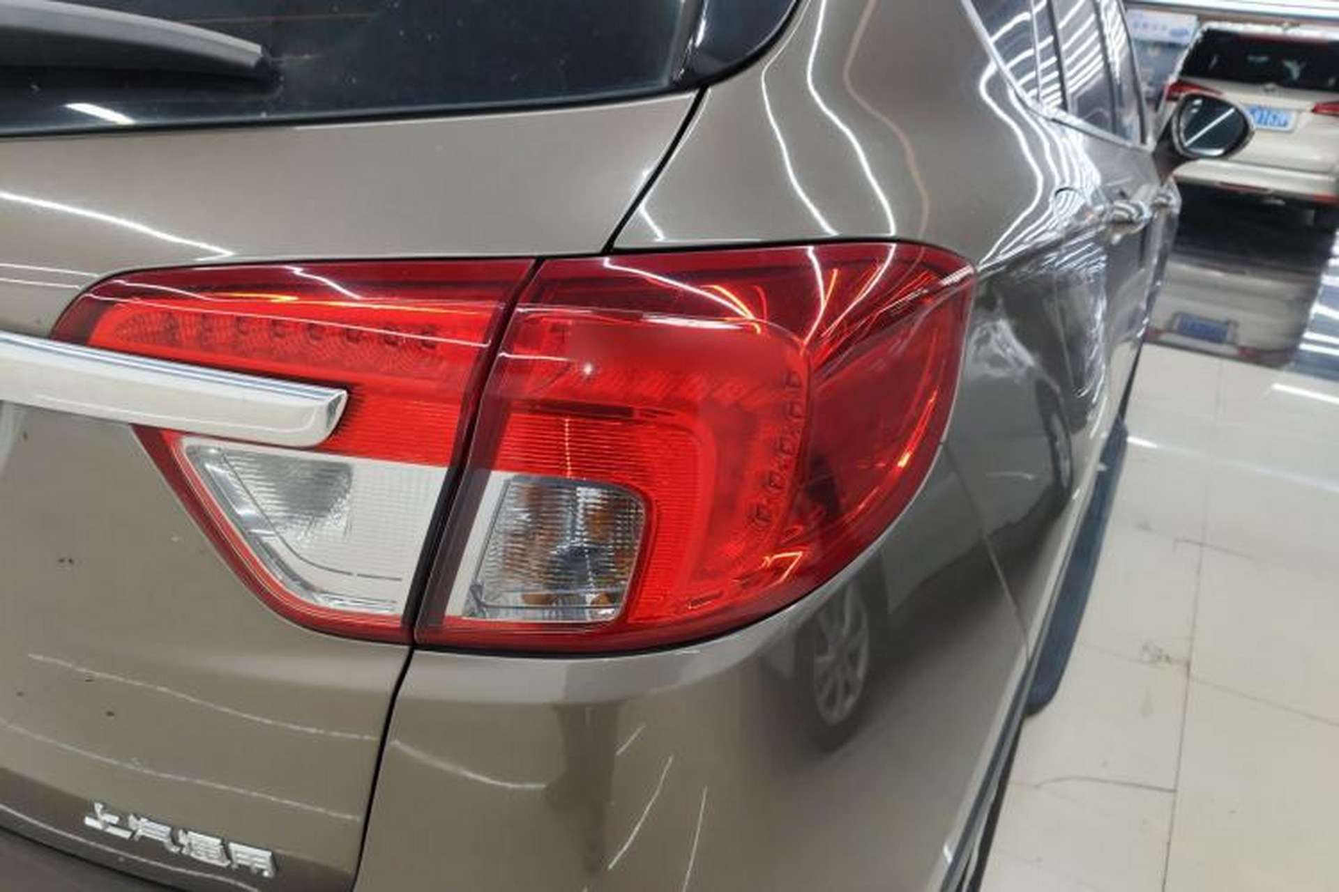 Used Buick Envision 2017 28T Four-Wheel Drive Elite Model Exterior 3