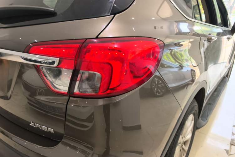 Used Buick Envision 2017 20T Two-Wheel Drive Luxury Model Exterior 3