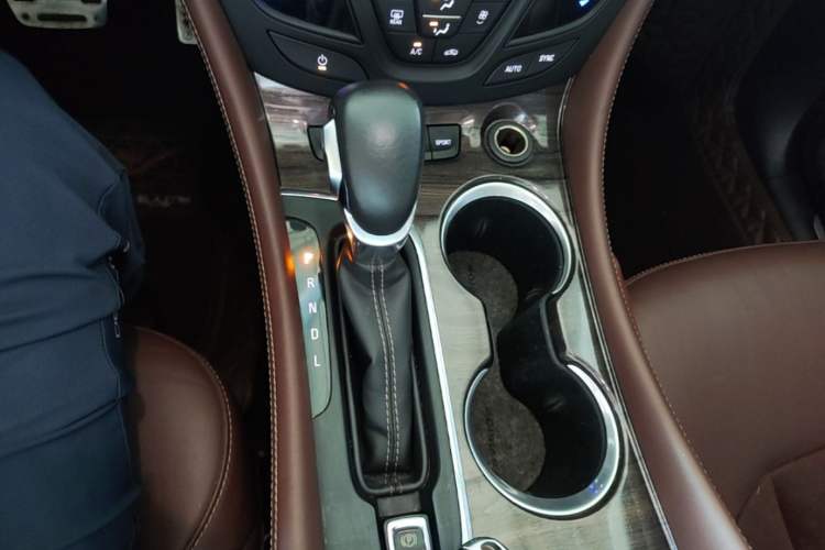 Used Buick Envision 2017 28T Four-Wheel Drive Elite Model Gear Lever