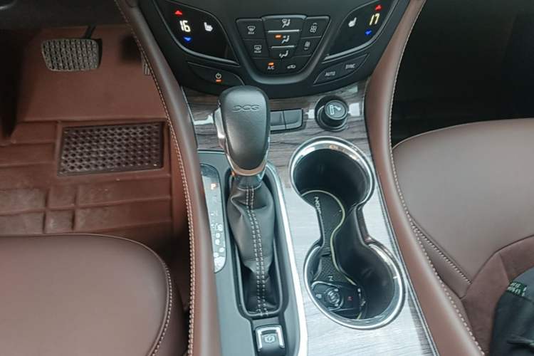 Used Buick Envision 2017 20T Two-Wheel Drive Elite Version Gear Lever