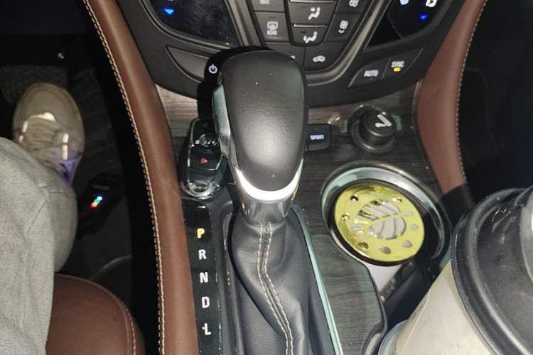 Used Buick Envision 2017 28T Four-Wheel Drive Elite Model Gear Lever