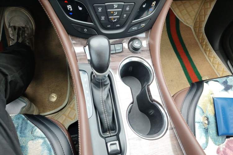 Used Buick Envision 2017 28T Four-Wheel Drive Elite Model Gear Lever