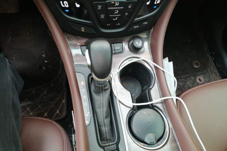 Used Buick Envision 2017 28T Four-Wheel Drive Elite Model Gear Lever