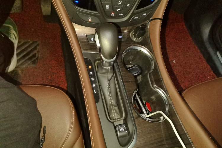 Used Buick Envision 2017 28T Four-Wheel Drive Elite Model Gear Lever