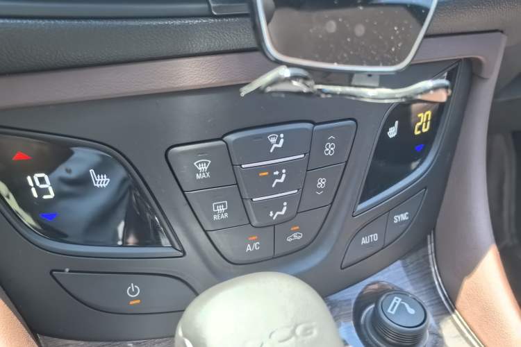 Used Buick Envision 2017 20T Two-Wheel Drive Elite Version Interior 6