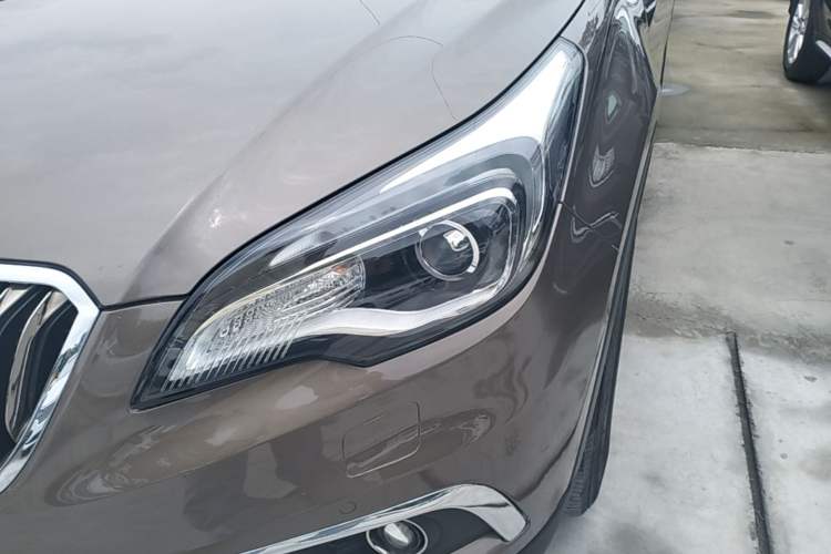 Used Buick Envision 2017 20T Two-Wheel Drive Luxury Model Left Front Headlight
