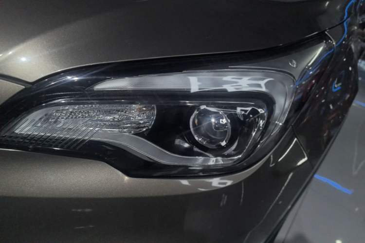 Used Buick Envision 2017 20T Two-Wheel Drive Elite Version Left Front Headlight