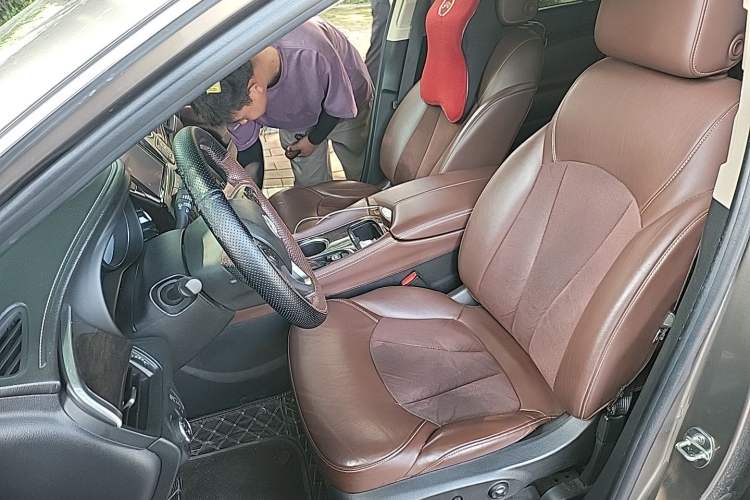 Used Buick Envision 2017 20T Two-Wheel Drive Luxury Model Left Front Seat
