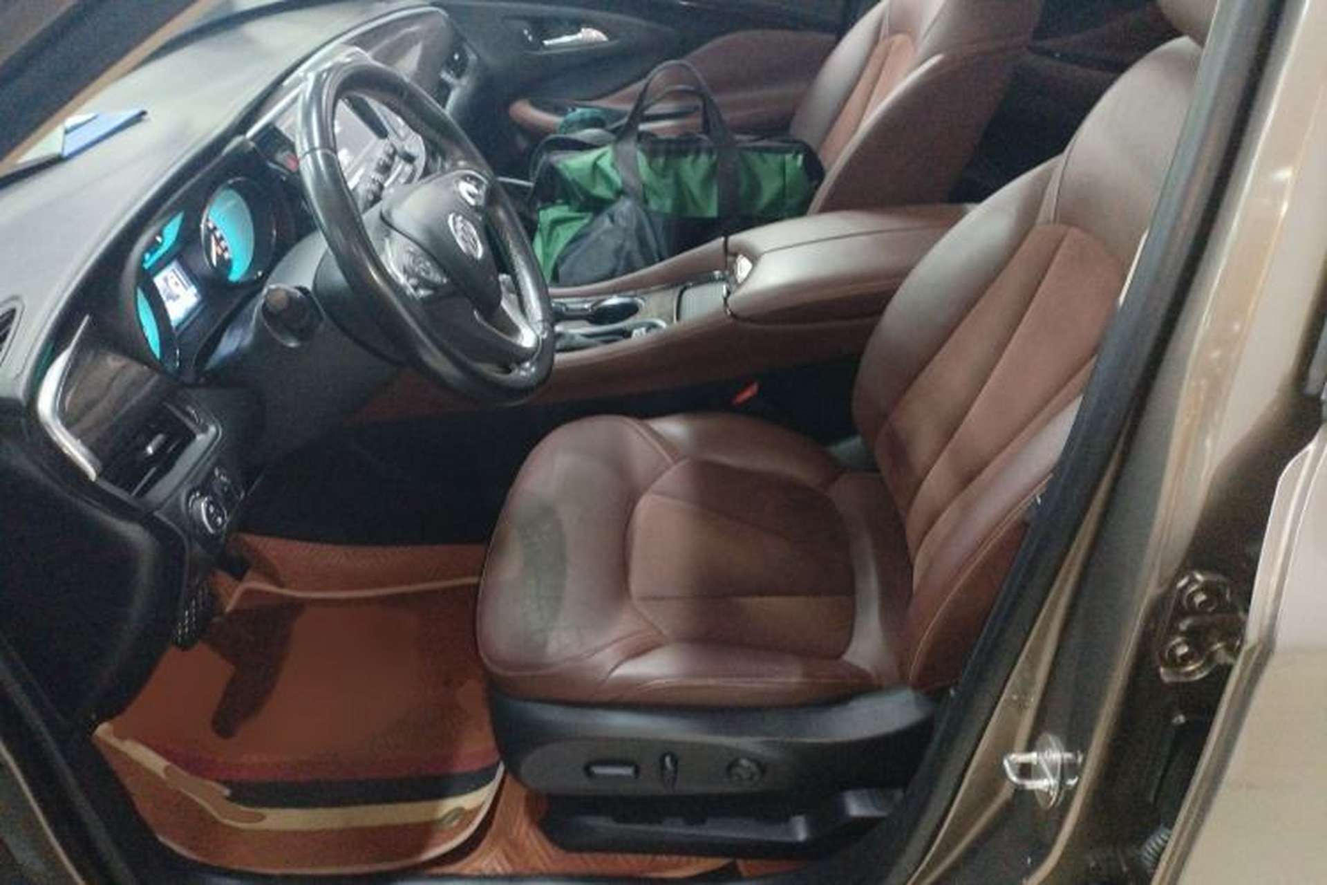 Used Buick Envision 2017 20T Two-Wheel Drive Luxury Model Left Front Seat
